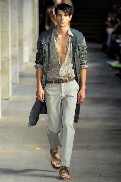 Look 27